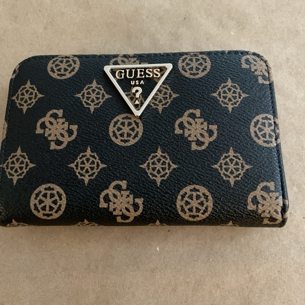 GUESS  Black and Brown Wallet NWOT
